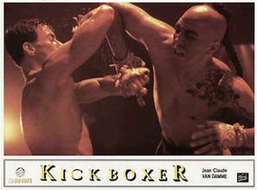 Carte de salle de Kickboxer : deux combattants face à face