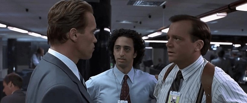 Arnold Schwarzenegger (Harry Tasker) et Tom Arnold (Albert Gibson) dans True Lies
